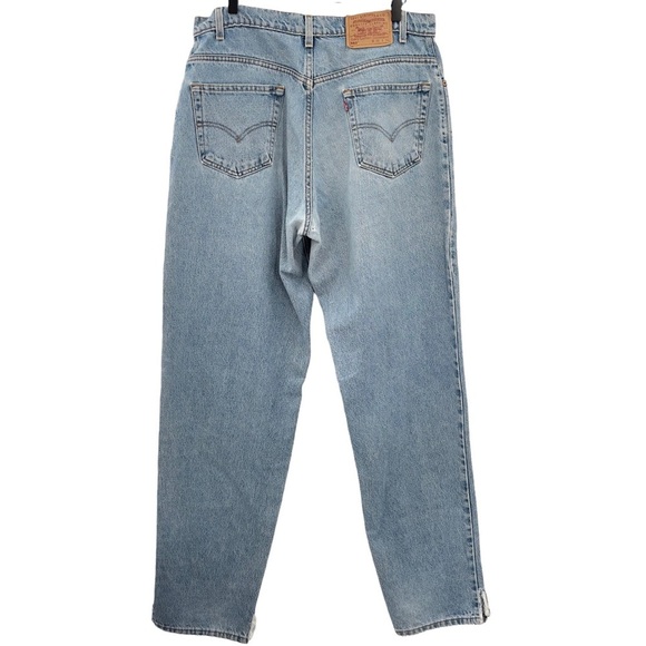 Vintage 90s Levi's 560 Jeans Baggy Fit Light Wash Blue 100% Cotton | 34" x 36" - Picture 5 of 14